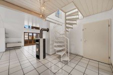 Hauptbild Lichtdurchflutete Maisonette-Wohnung mit Südbalkon und gelungener Raumaufteilung | 2 Stellplätze