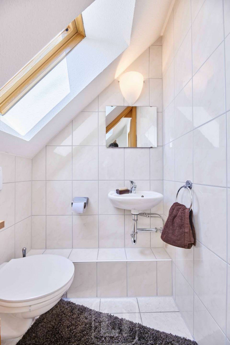 G�ste-WC mit Waschbecken Maisonettewohnung Stuttgart