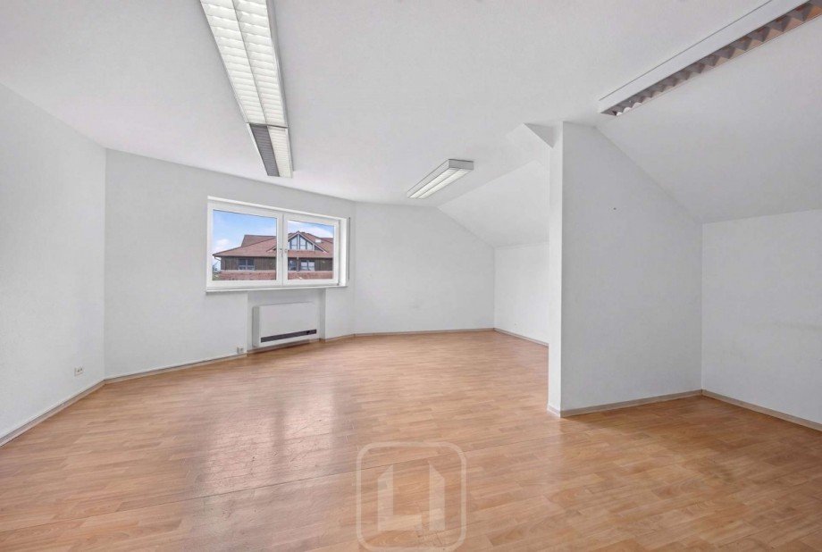DG | Gro�z�giges Zimmer Lager Renningen