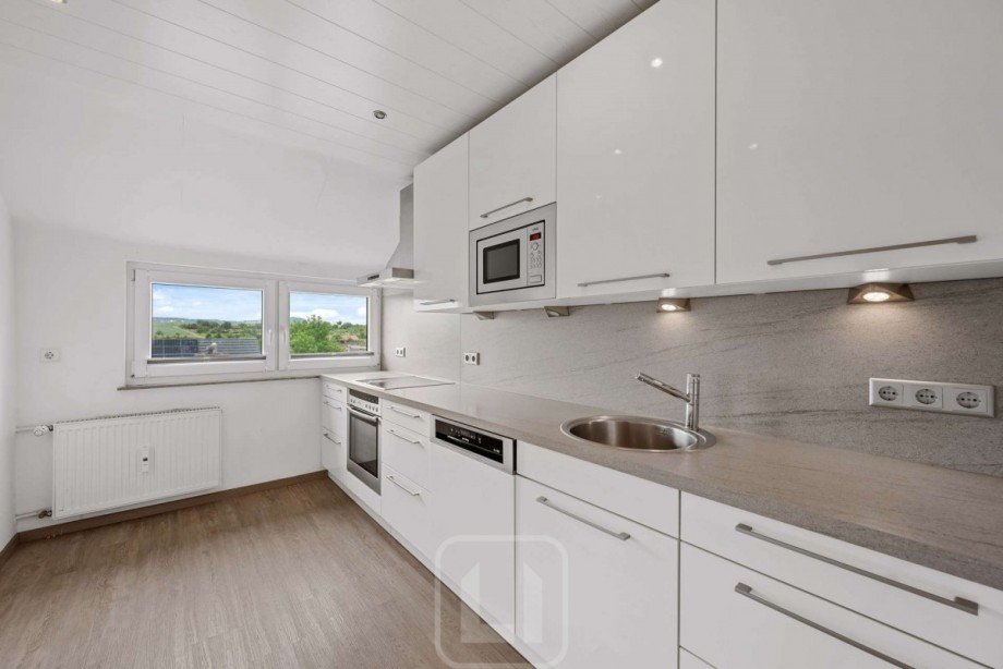 Moderne Einbauk�che Dachgeschosswohnung Ditzingen-Hirschlanden
