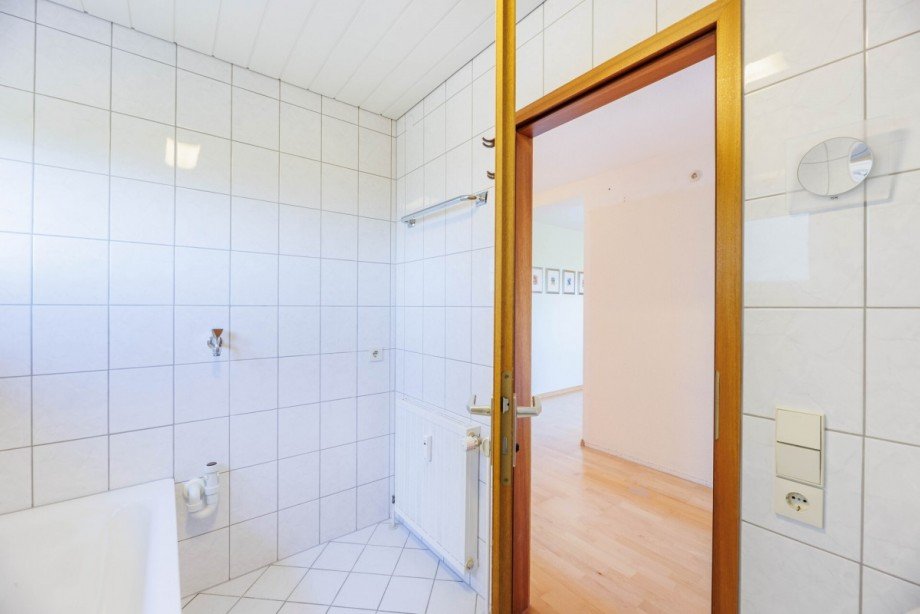 ...Wanne und Anschluss Waschm. Etagenwohnung B�blingen