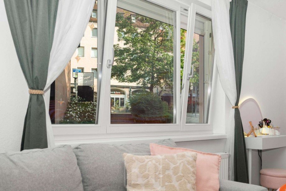 Urbanes Flair vor dem Fenster Erdgeschosswohnung N�rnberg