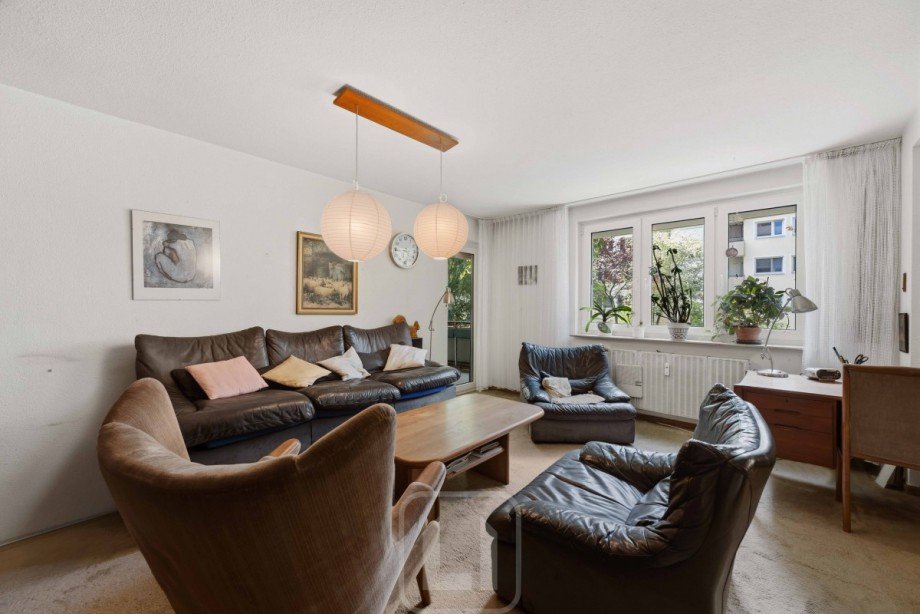 Wohnzimmer mit Ausgang zum Balkon Wohnung Stuttgart