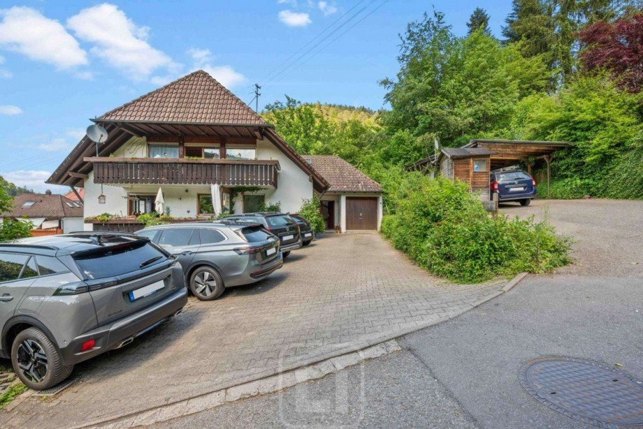Zahlreiche Stellpl�tze Mehrfamilienhaus Calw