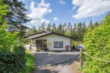 S�dansicht/Hof Wohnen wo andere Urlaub machen | Wohnhaus mit gro�em Garten in einmaliger Waldrandlage