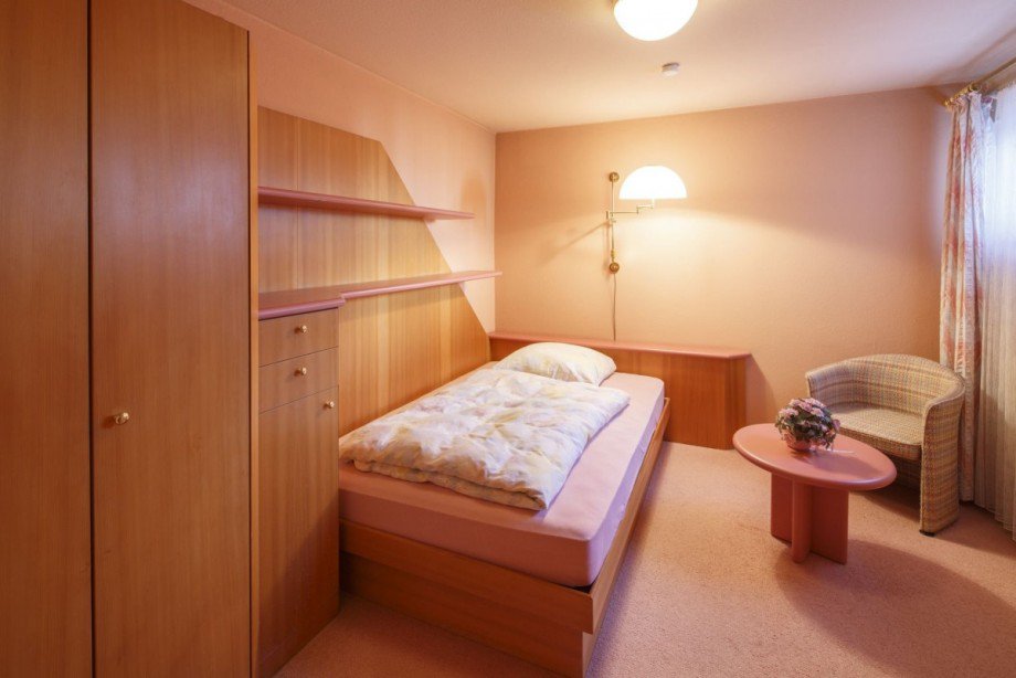 ...mit angrenzend. G�stezimmer Zweifamilienhaus Ostelsheim