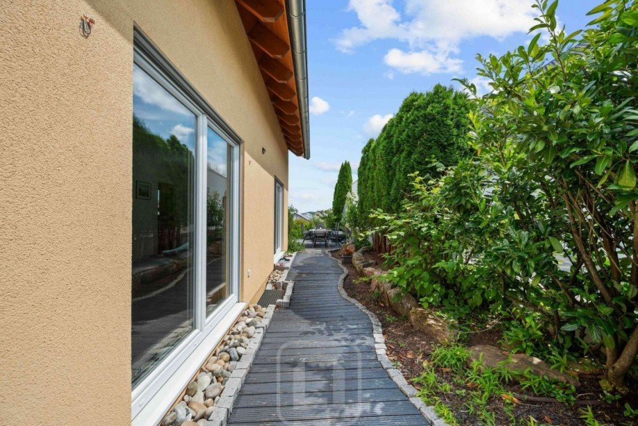 Weg zur Terrasse Einfamilienhaus Calw