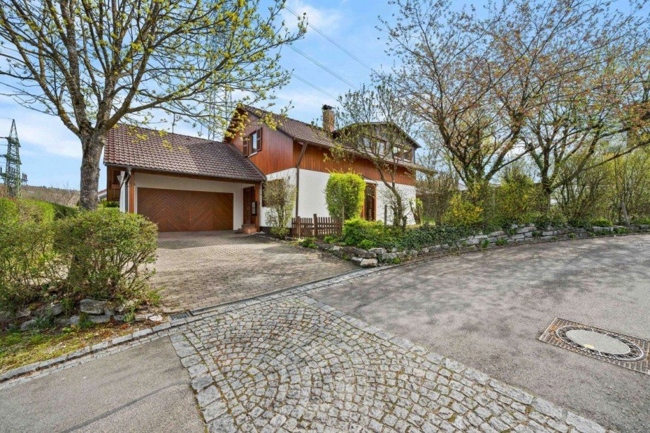 Stellpl�tze vor der Garage Einfamilienhaus Kirchheim