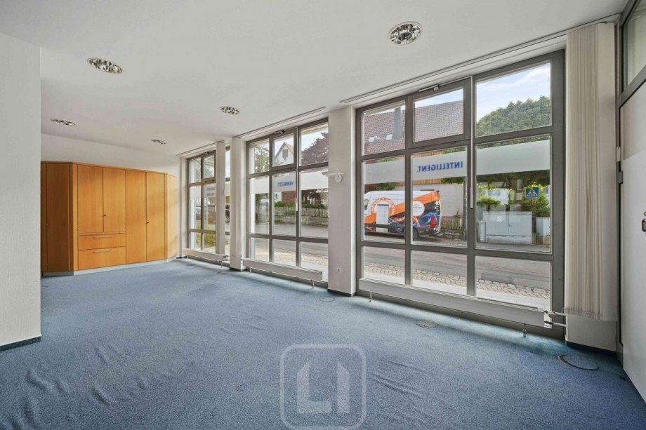 Gro�e Fensterfronten B�rofl�che Deckenpfronn