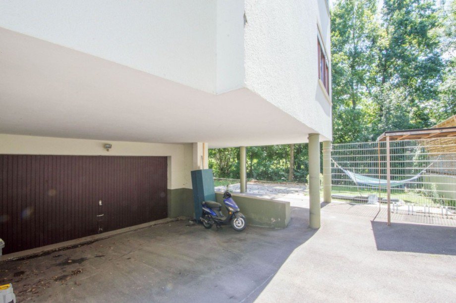 Hofeinfahrt | Doppelgarage Mehrfamilienhaus Neuhausen