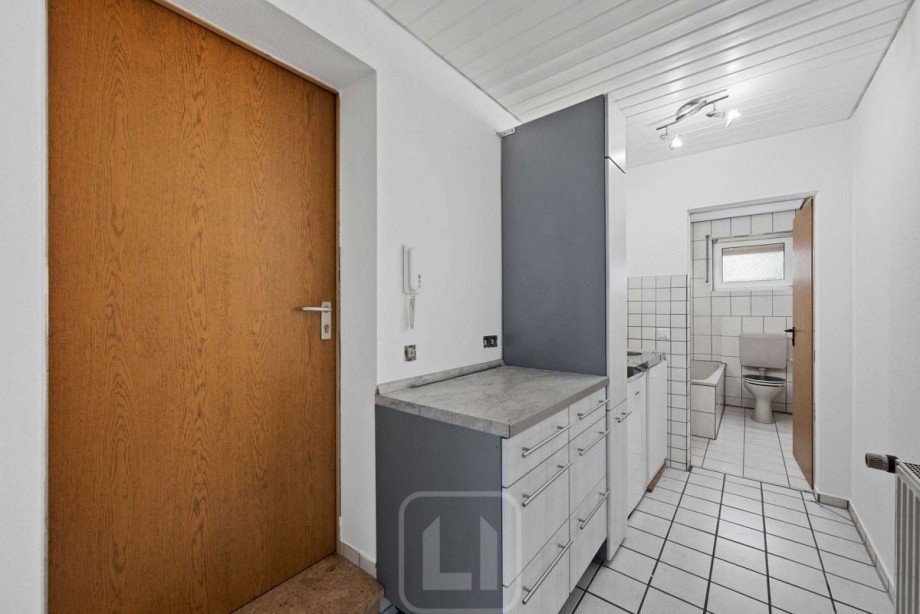 UG | Eingang | K�chenzeile Wohnung Althengstett