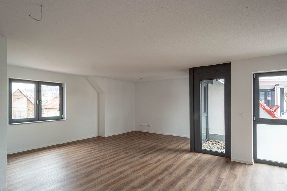 Gr. Wohn- u. Essbereich mit... Dachgeschosswohnung Althengstett