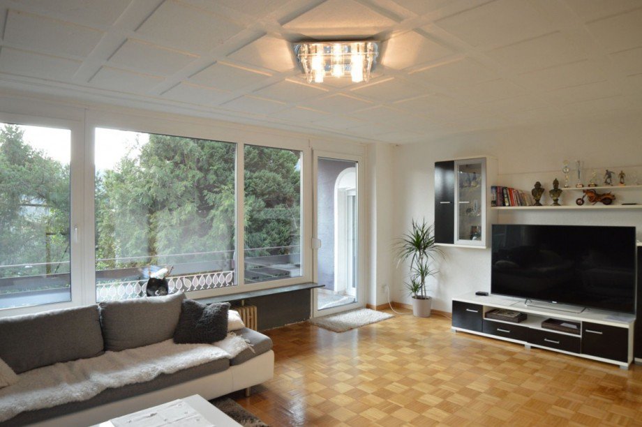 Gro�z�giger Wohnbereich Mehrfamilienhaus Hirsau