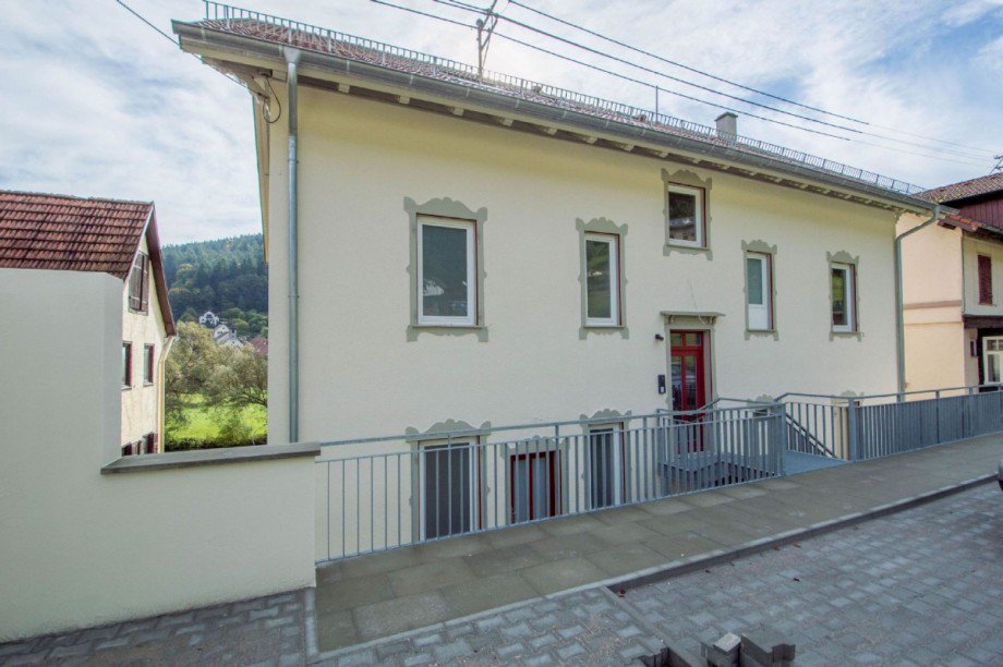 Hausansicht West Etagenwohnung Calw