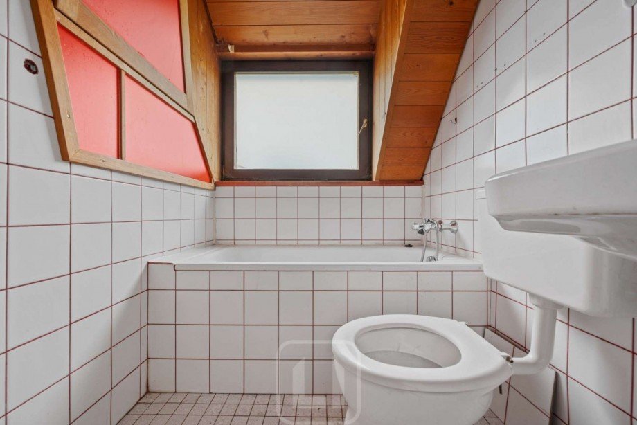 DG I Badezimmer Doppelhaush�lfte Calw
