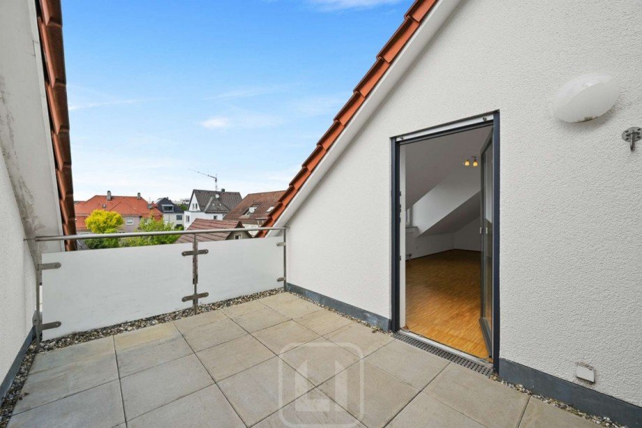 ... zum Balkon Dachgeschosswohnung Stuttgart