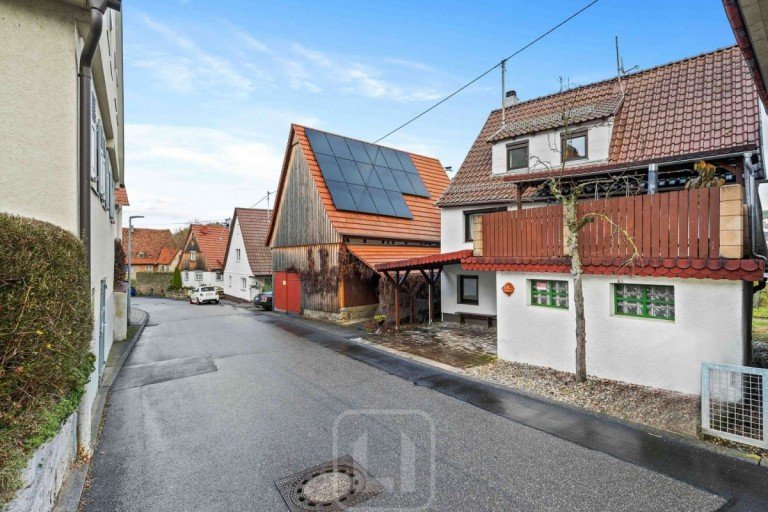 Stra�enansicht Eberdingen Haus Gem�tliches Zuhause mit l�ndlichem Flair | Modernisiert | Gepflegt & bezugsbereit