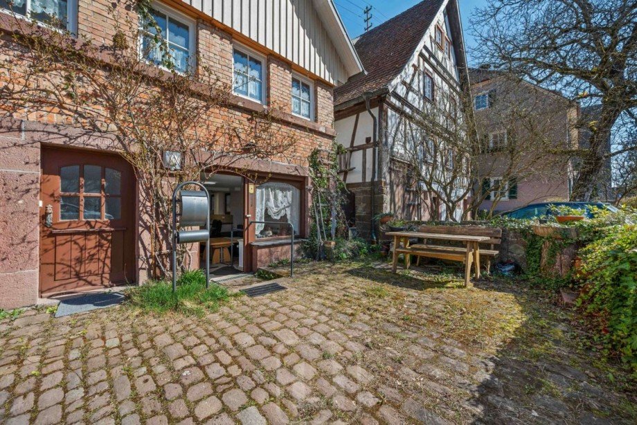 Befestigter Vorplatz | Hauseingang | Eingang Einliegerwohnung Einfamilienhaus Bad Teinach-Zavelstein