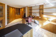 ...gro�em B�roraum Zweifamilienhaus mit sch�nem Grundst�ck | Sauna | Garten | Terrassen | Doppelgarage