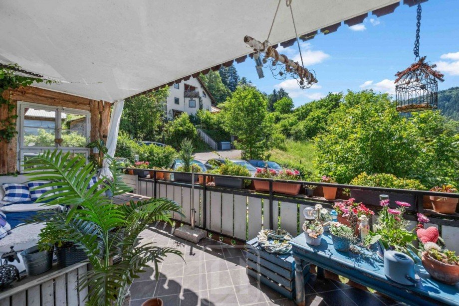 Gro�z�giger Balkon Mehrfamilienhaus Calw