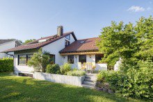 S�d-Ansicht Zweifamilienhaus mit sch�nem Grundst�ck | Sauna | Garten | Terrassen | Doppelgarage