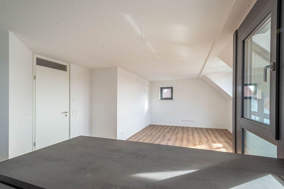 gro�z�g. Wohn-/Essbereich mit Maisonettewohnung Althengstett