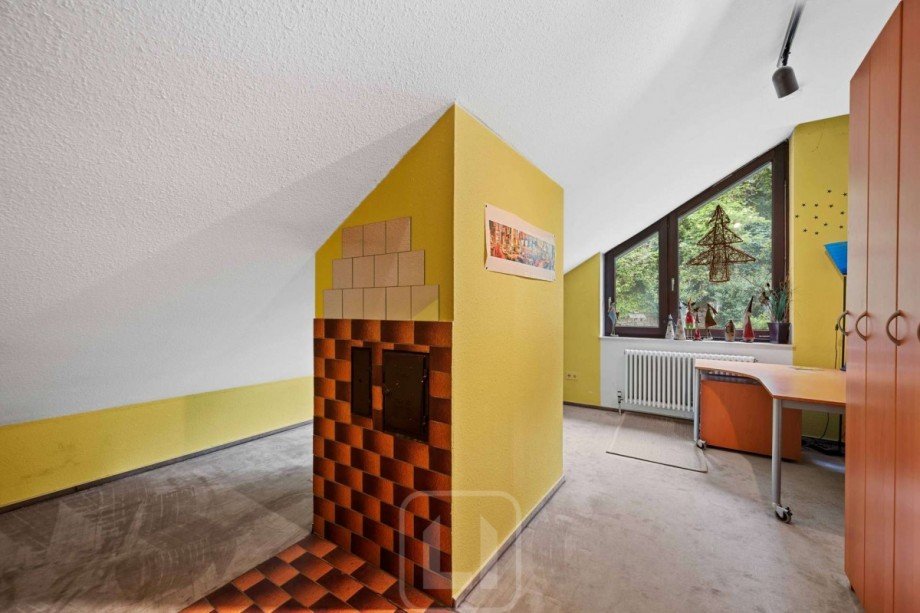 Zimmer Dachgeschosswohnung Neuenb�rg