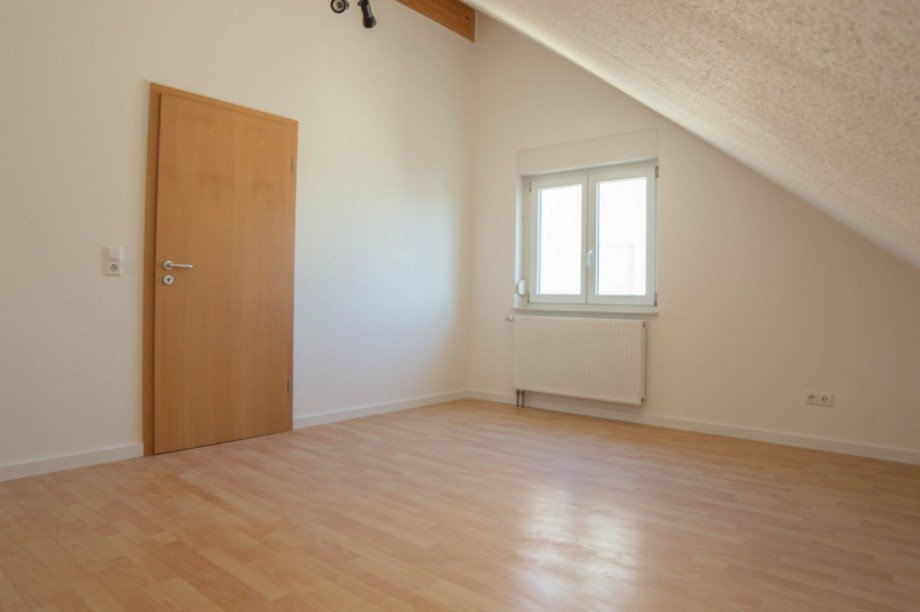 2. Zimmer im DG Reihenendhaus Stuttgart-Vaihingen