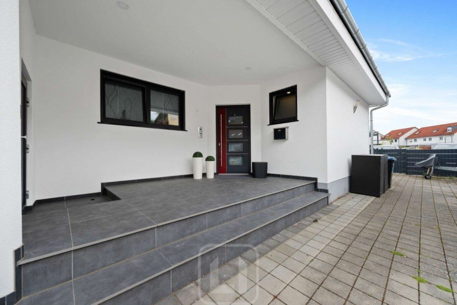 Repr�sentativer Hauseingang Bungalow M�ssingen