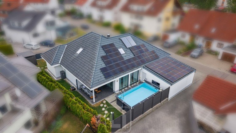 Einziehen und wohlf�hlen M�ssingen Bungalow Familienfreundlicher Bungalow mit Pool | 2 Etagen | Doppelgarage & Stellpl�tze