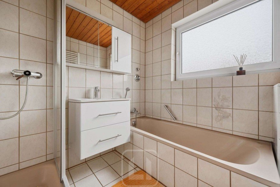 Badezimmer | Wanne | Dusche Wohnung Althengstett