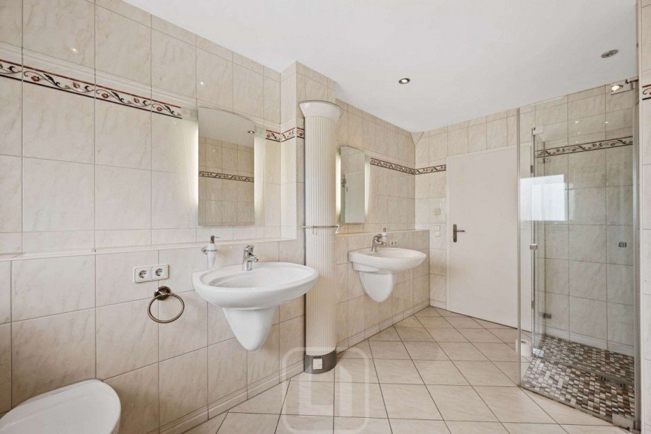 1. OG | Tageslichtbad Einfamilienhaus Wiernsheim