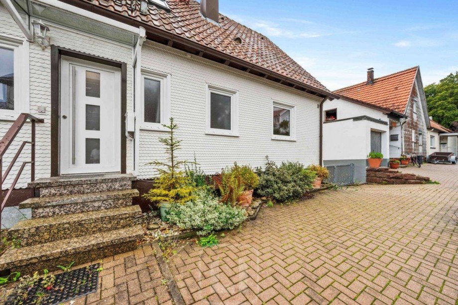 Hauseingang Doppelhaush�lfte Dobel