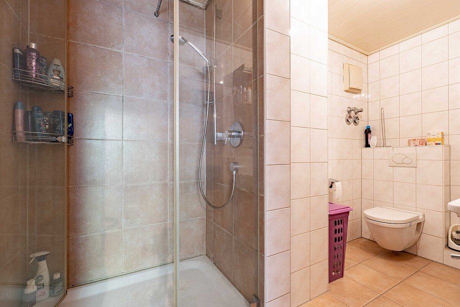 ...und extra breiter Dusche (1,60 m)... Maisonettewohnung Magstadt