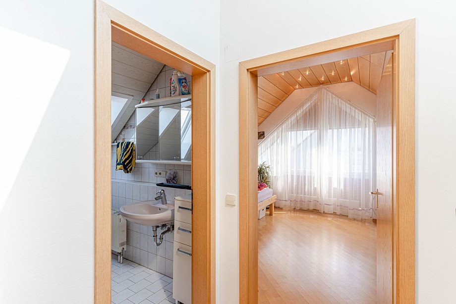 Eingang Bad | Schlafzimmer Maisonettewohnung Calw-Heumaden