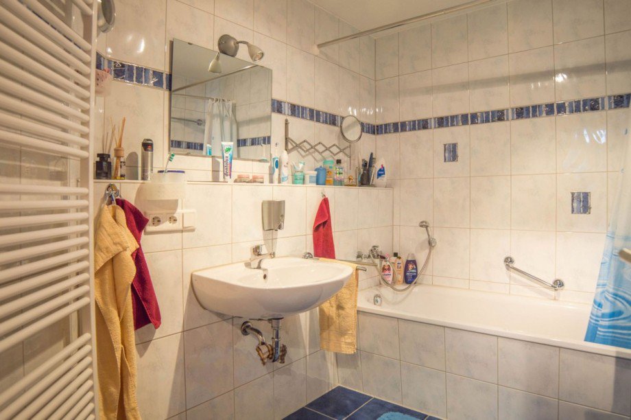 Bad mit Wanne Etagenwohnung Schwieberdingen