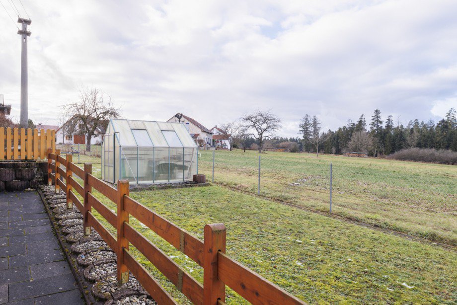 Garten mit Gew�chsh�uschen und... Einfamilienhaus Althengstett-Ottenbronn