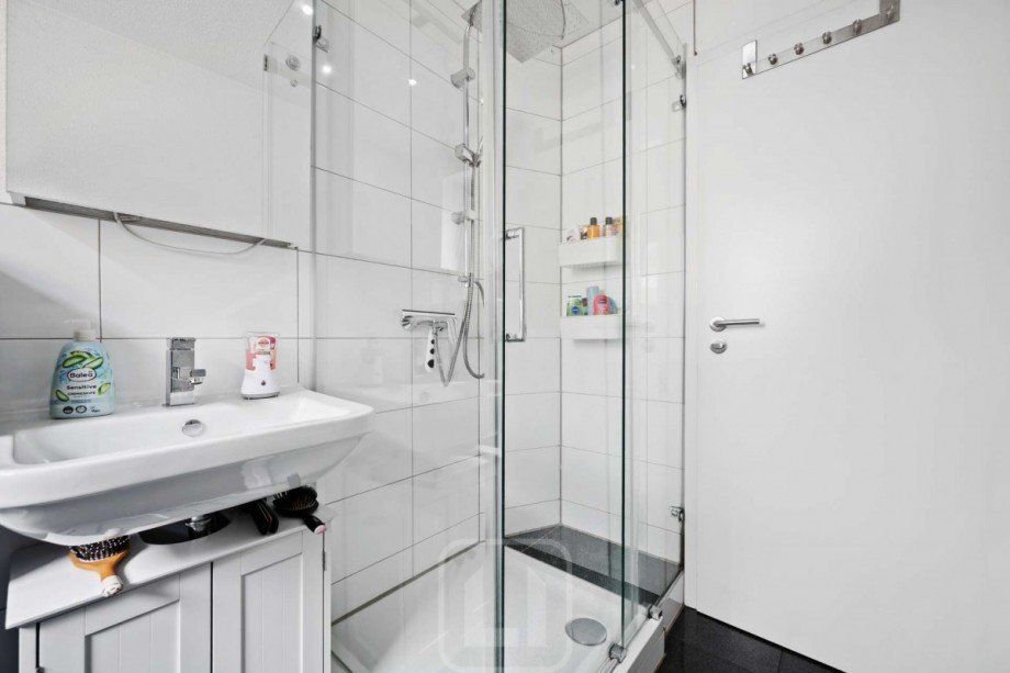 Tageslichtbad mit WC, Dusche.. Mehrfamilienhaus Heimsheim