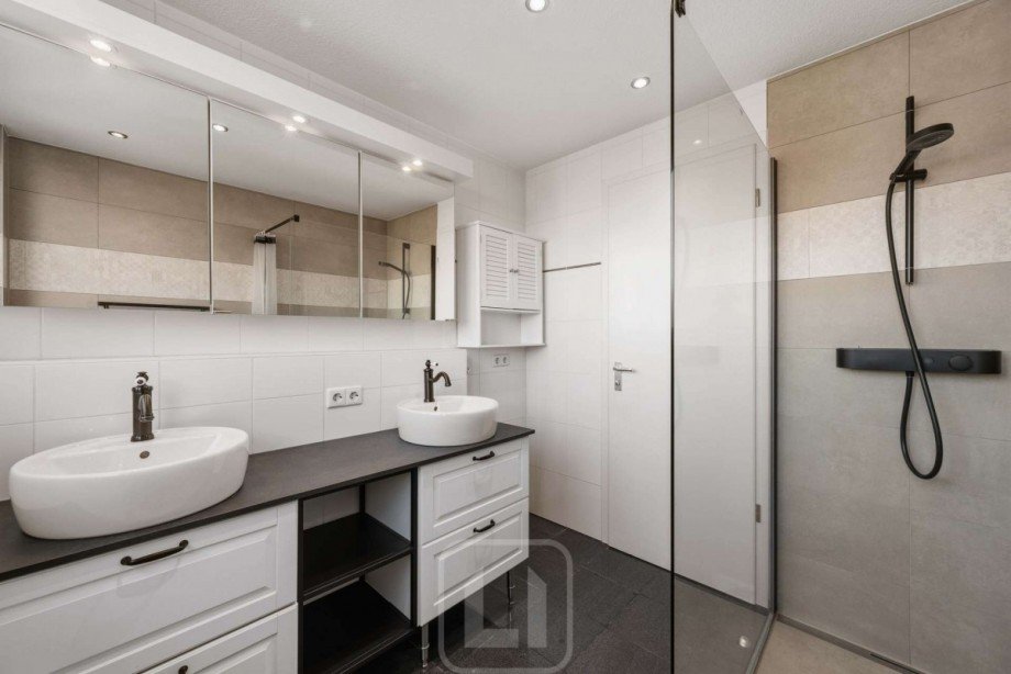2 Waschbecken | Dusche Maisonettewohnung Pleidelsheim