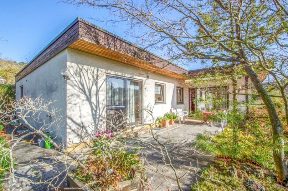 ...sch�ner Terrasse umgeben... Einfamilienhaus Calw