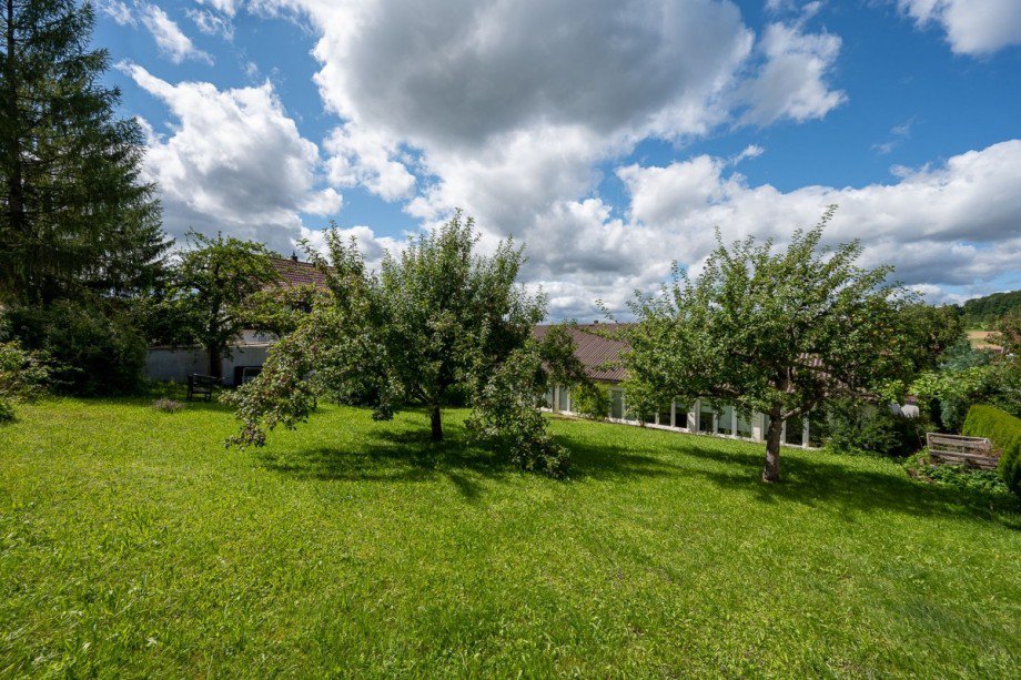 ...mit Obstb�umen Einfamilienhaus Althengstett