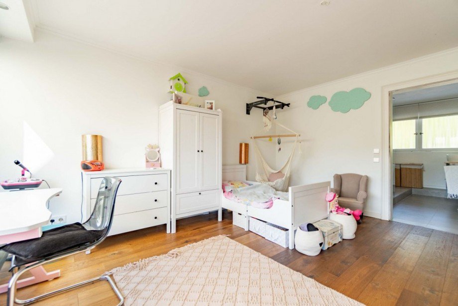 Gro�z�giges Schlafzimmer mit... Etagenwohnung Stuttgart