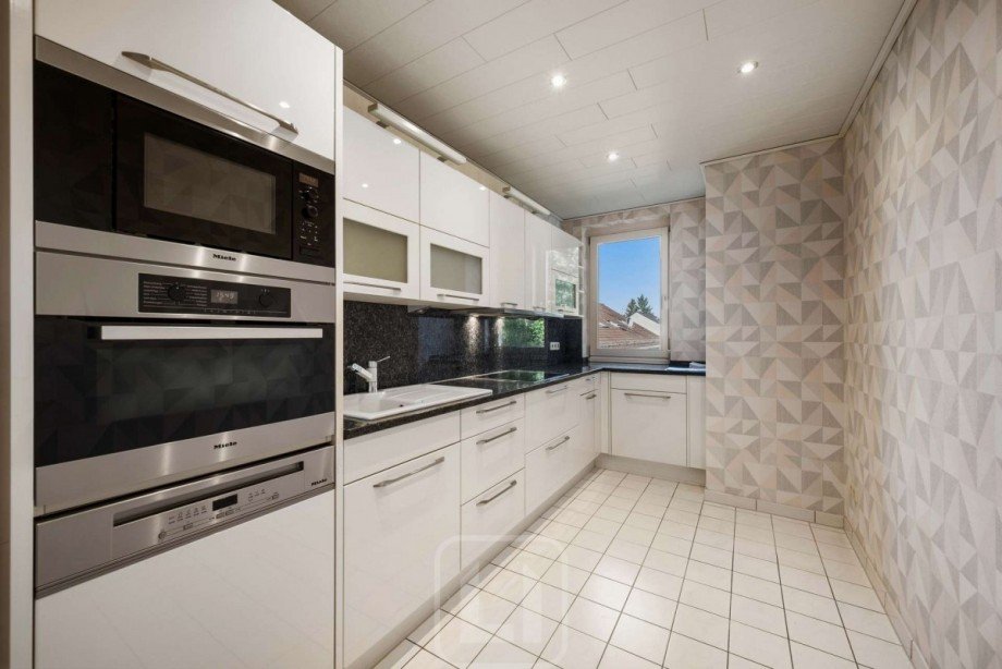 Hochwertige Einbauk�che Etagenwohnung Pforzheim