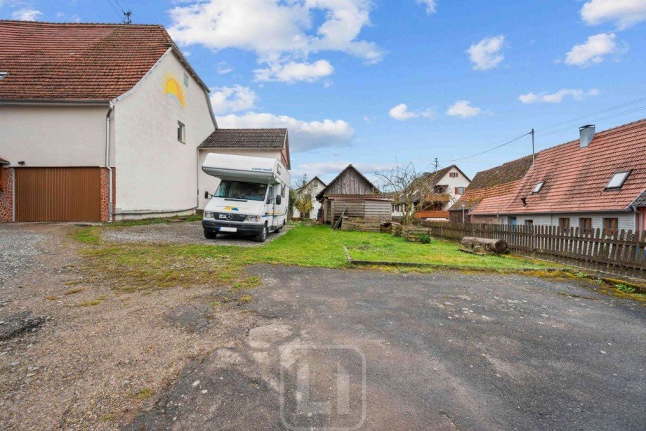 Stellplatzm�glichkeiten Zweifamilienhaus Ebhausen