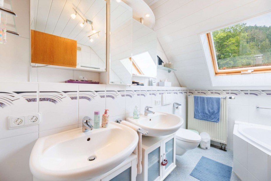 Tageslichtbad mit Doppelwaschbecken... Einfamilienhaus Calw