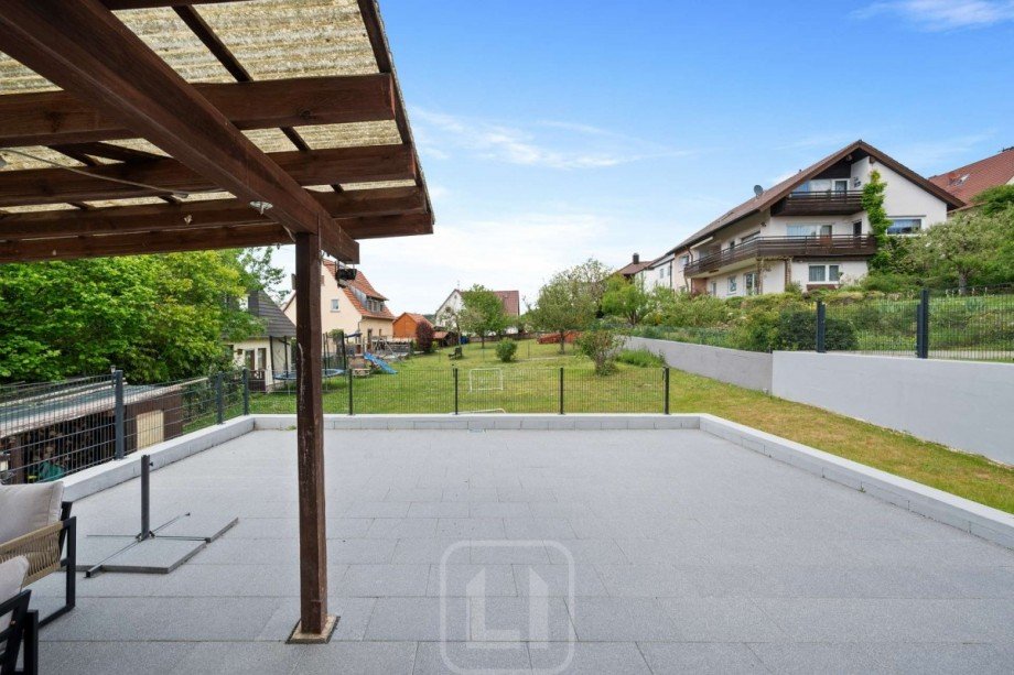 Sonnige Terrasse Mehrfamilienhaus Heimsheim