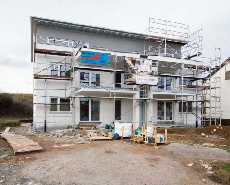 Au�enansicht/S�dansicht Althengstett Etagenwohnung Neubau | Exkl. 3-Zi-Wohnung | Terrasse mit Garten | EBK | FBH | gefragte Lage