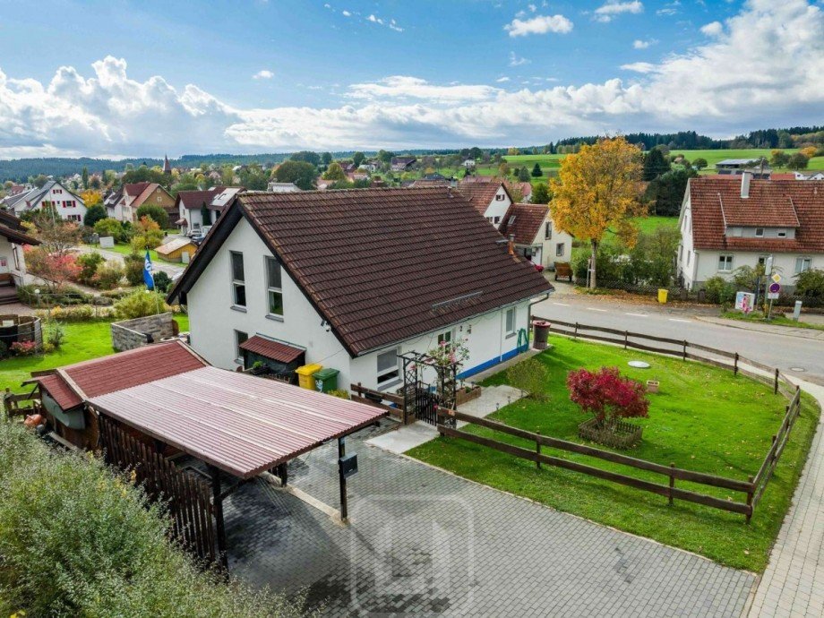Einfahrt | Carport | Parkm�glichkeiten | Carport Einfamilienhaus Neuweiler