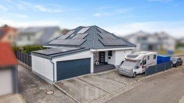 Hauptbild Familienfreundlicher Bungalow mit Pool | 2 Etagen | Doppelgarage & Stellpl�tze