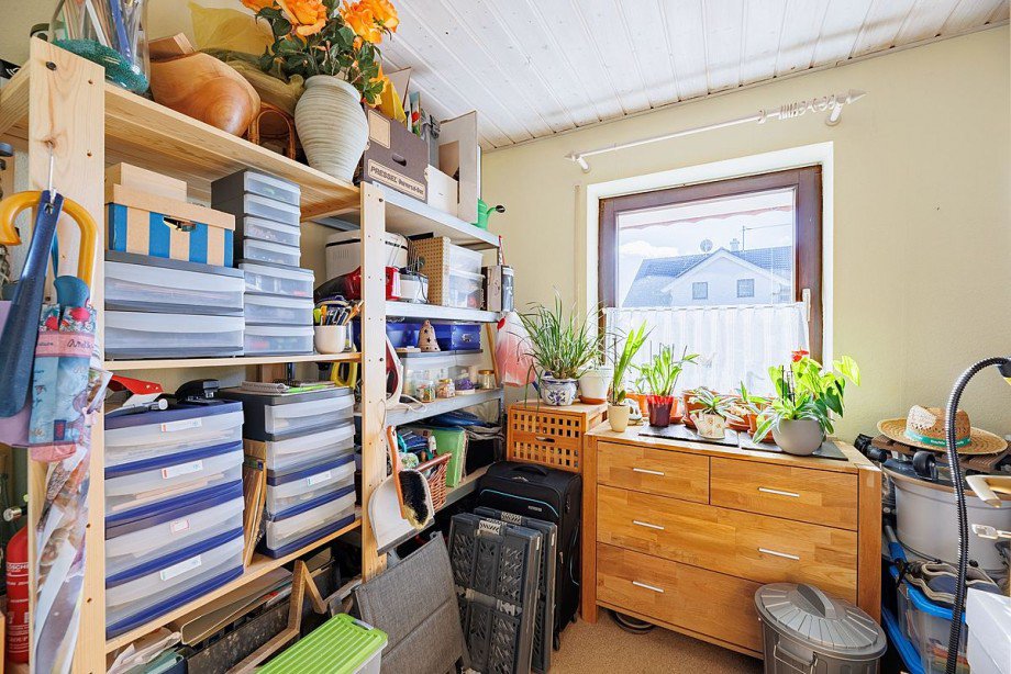 Zimmer/ Abstellraum Mehrfamilienhaus Wildberg-Sch�nbronn